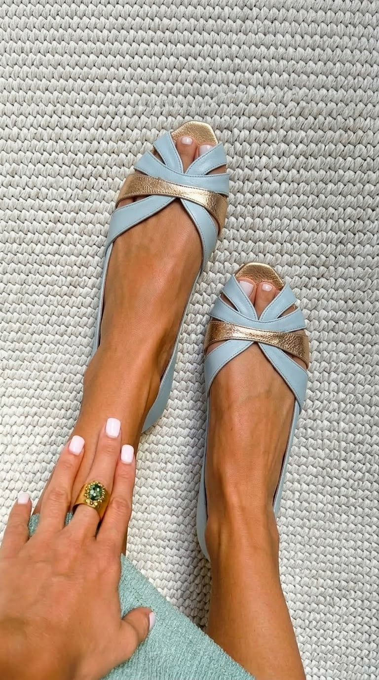 Ballerine traforate Blu Polvere e Oro metallizzato a punta aperta