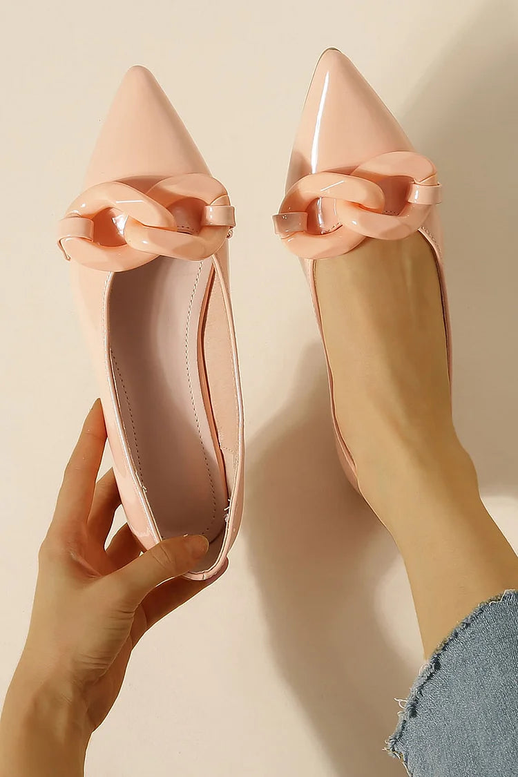 Ballerine beige in vernice con catena