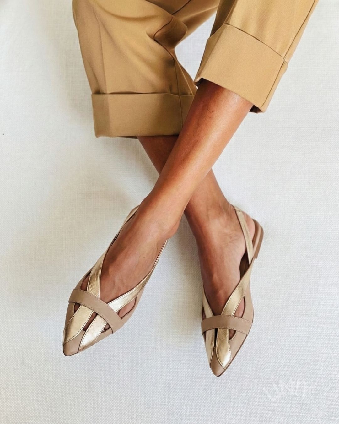 ballerine slingback oro color block con punta affusolata chic.