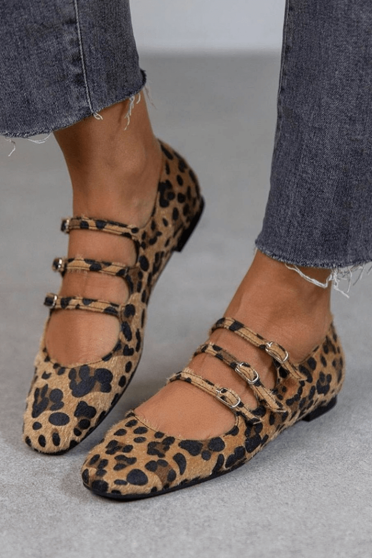 scarpe basse mary jane con tripla fibbia e stampa leopardata.