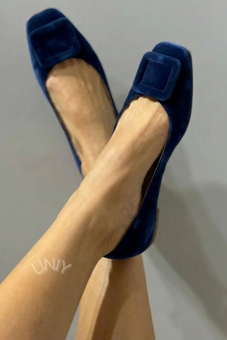 ballerine morbide in velluto con fibbia quadrata e punta quadrata.