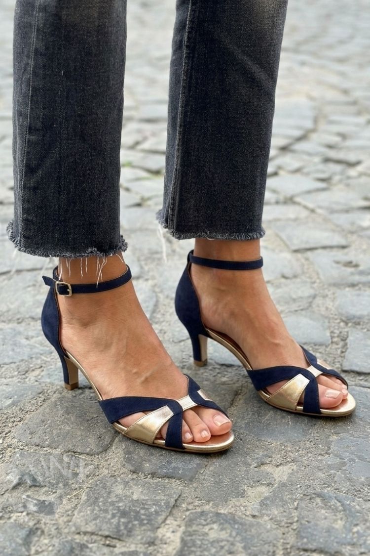 Tacchi kitten chic Oro Champagne e Blu Navy con cinturini incrociati