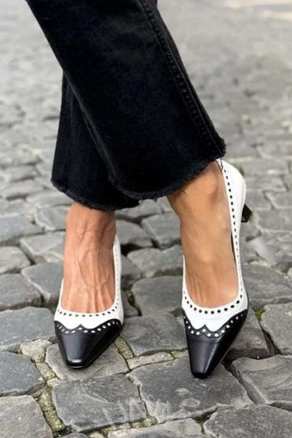 tacchi medi eleganti colorblock con cut-out e punta affusolata.
