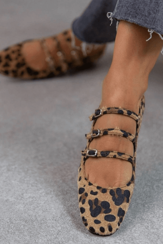 scarpe basse mary jane con tripla fibbia e stampa leopardata.
