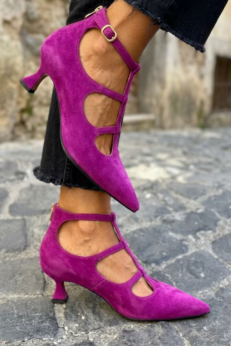 tacchi kitten viola con zip cinturino alla caviglia e cut-out punta affusolata.