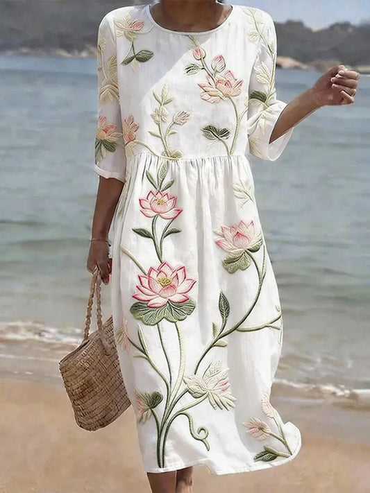 Vestido informal de mujer con estampado floral.