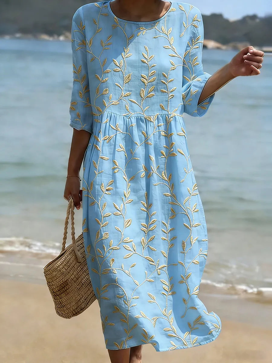 Vestido informal de mujer con estampado floral.