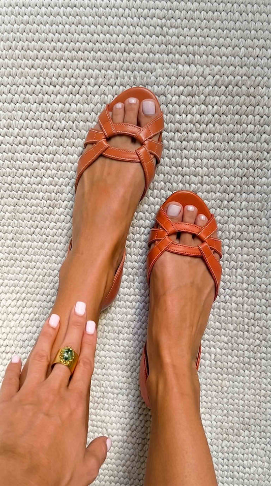 Sandali slingback cut-out bassi Cognac a punta aperta con cinturini
