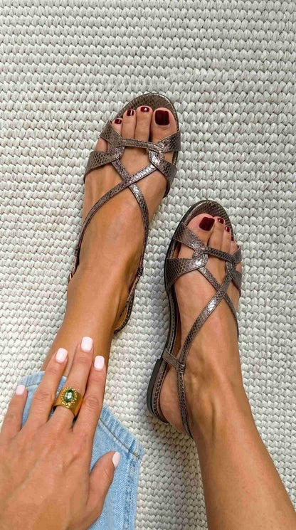 sandali piatti bronzo slingback punta aperta stampa pitonata.