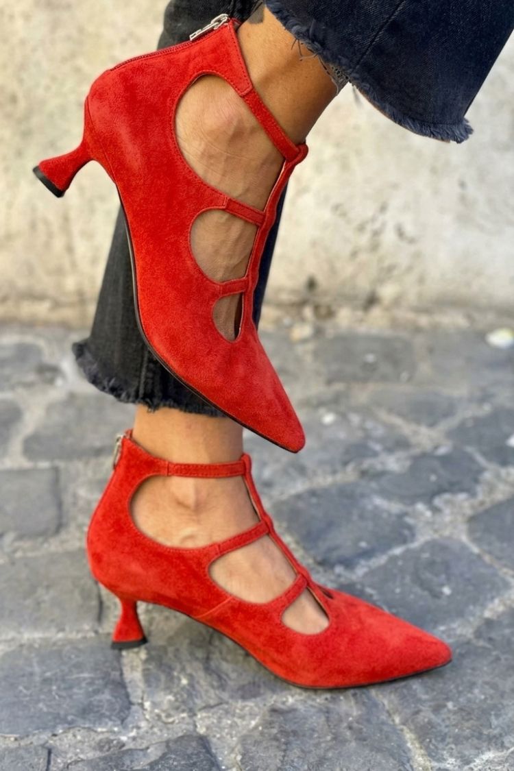 tacchi kitten viola con zip cinturino alla caviglia e cut-out punta affusolata.