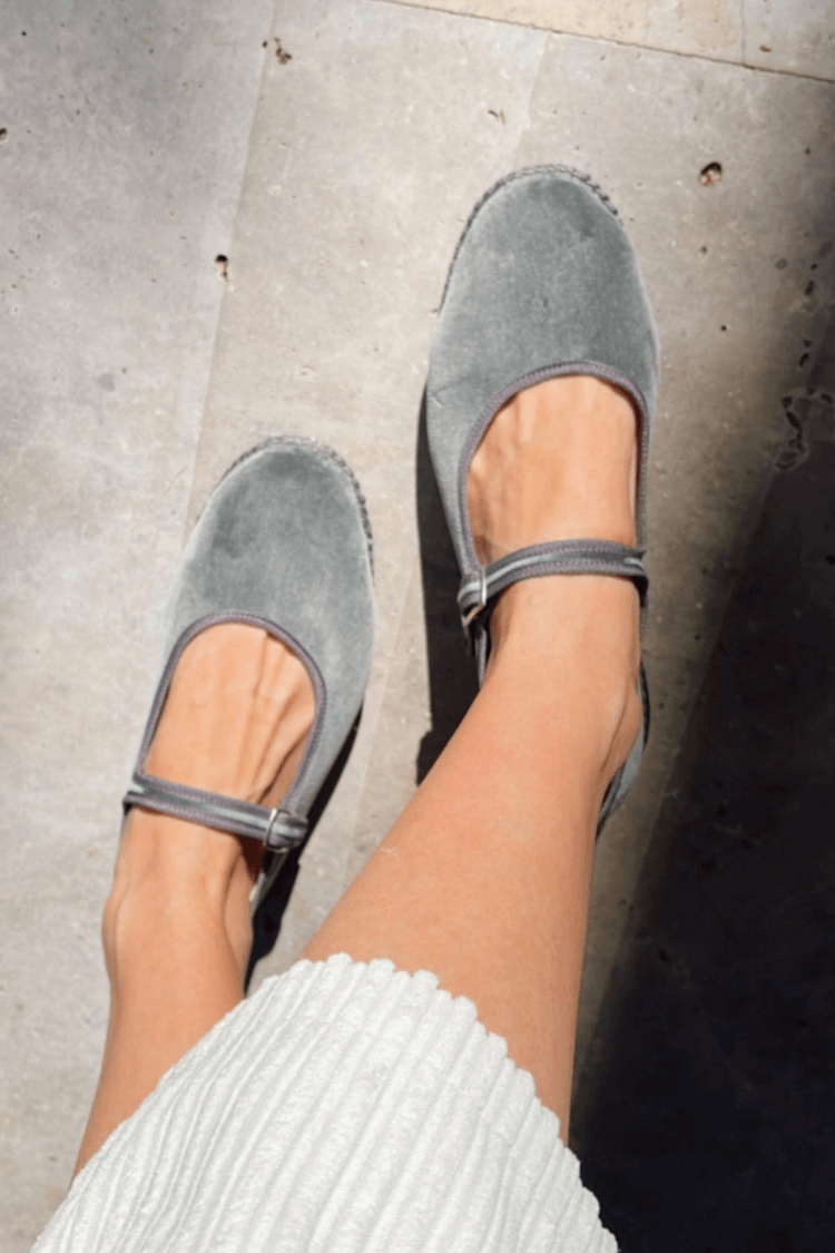 Ballerine in velluto con cinturino e fibbia