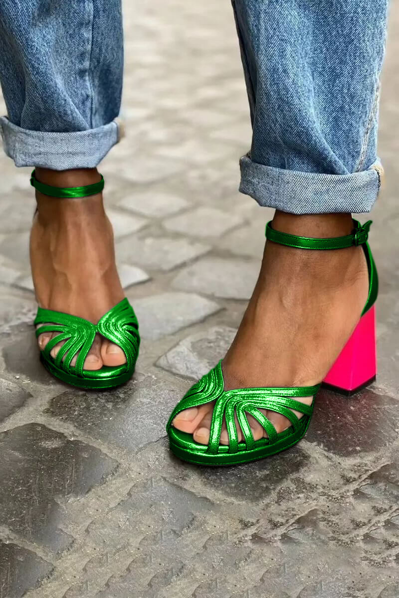 tacchi chunky colorblock eleganti con cinturino alla caviglia, fibbia e punta aperta.
