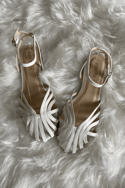 Ballerine cut-out a punta tonda in tinta unita con cinturino alla caviglia
