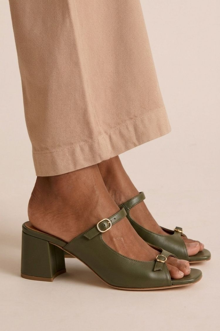 tacchi oro con slingback punta colorblock cut-out tacco largo.