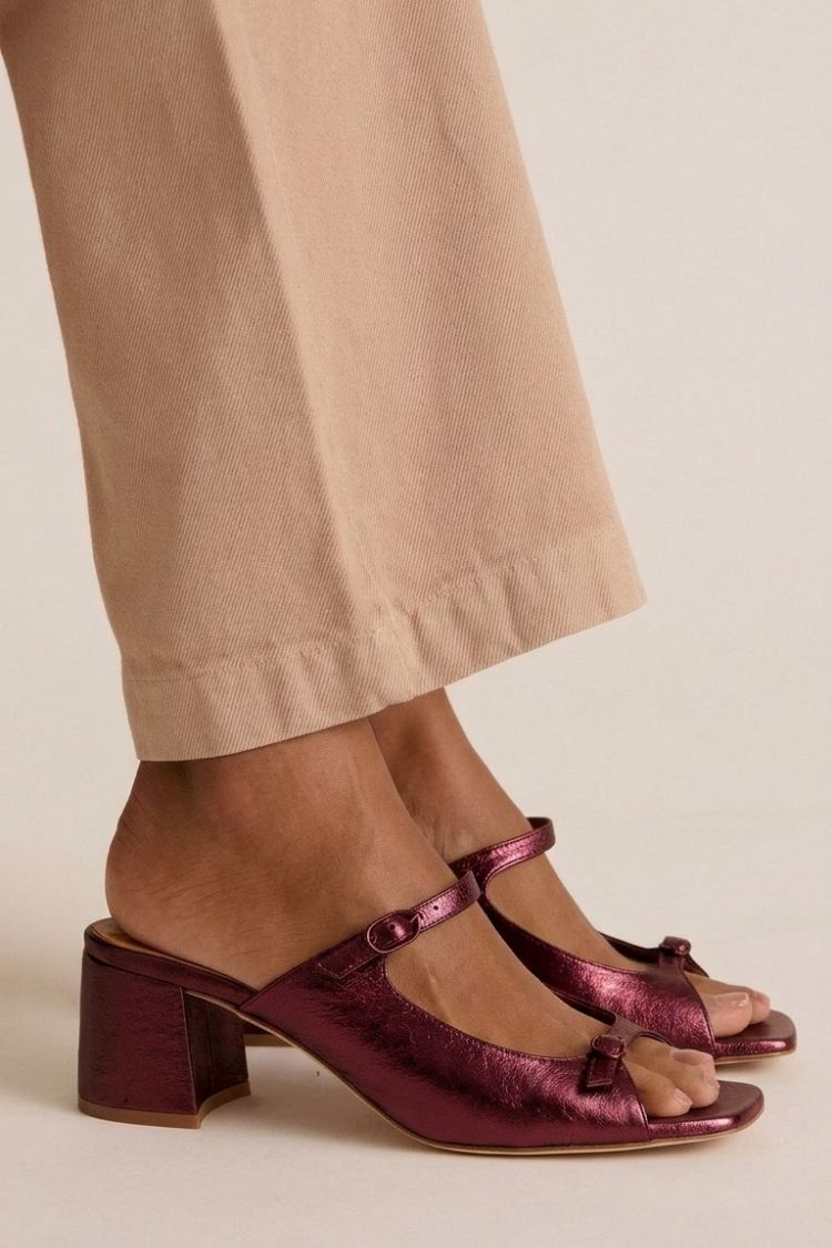 tacchi oro con slingback punta colorblock cut-out tacco largo.