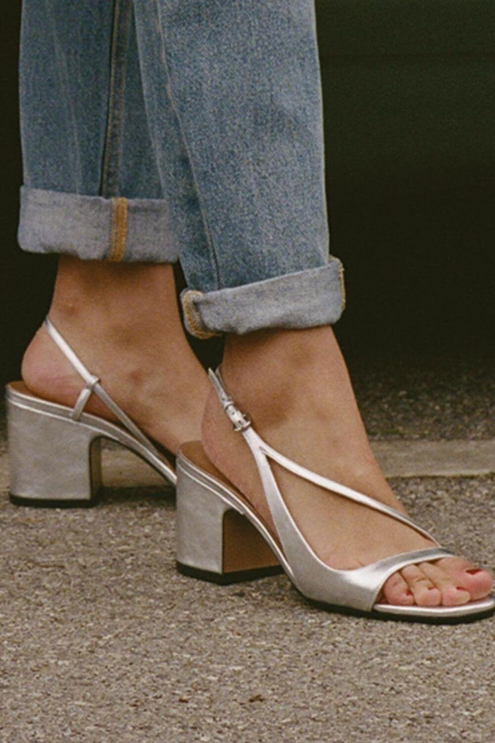 Sandali metallizzati con cinturini e tacco a blocco