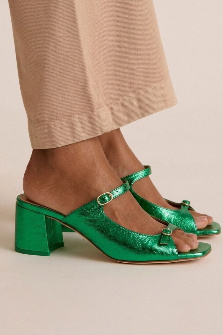 tacchi oro con slingback punta colorblock cut-out tacco largo.