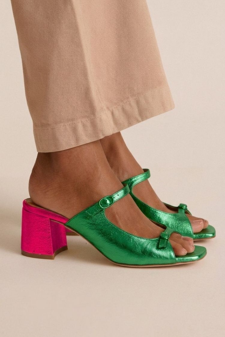 tacchi oro con slingback punta colorblock cut-out tacco largo.