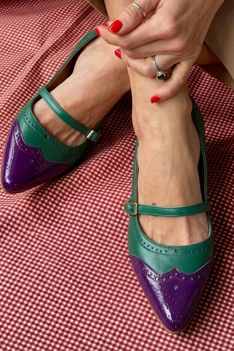 Tacchi bassi color block Bianco a punta con cinturino e fibbia sul collo del piede