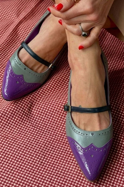 Tacchi bassi color block Bianco a punta con cinturino e fibbia sul collo del piede