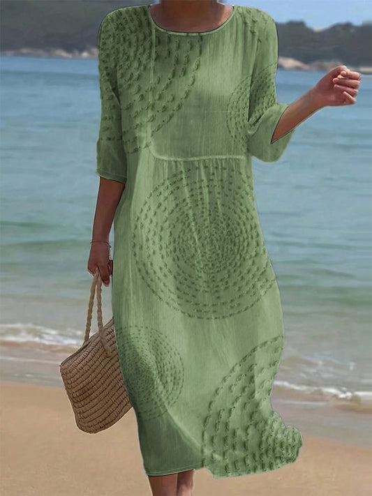 Vestido informal de mujer bordado.