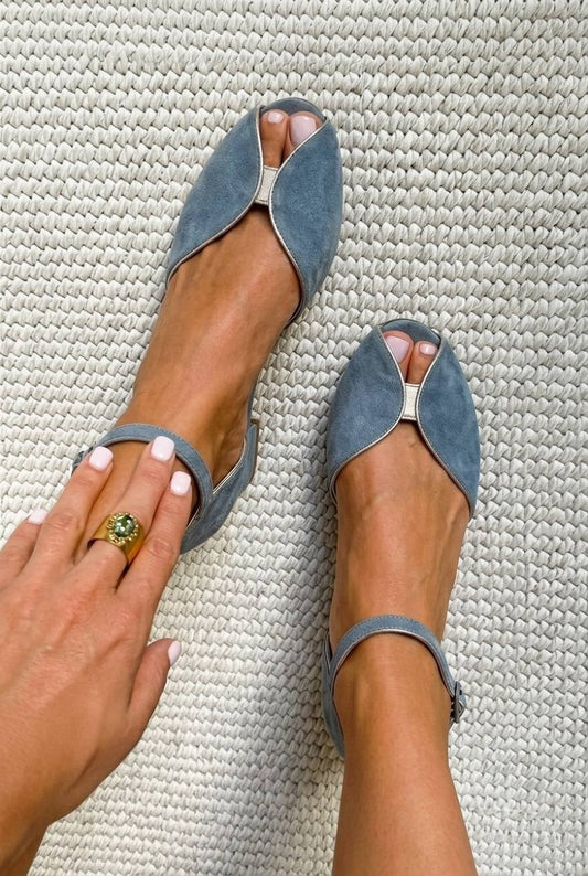 Sandali piatti scamosciati Blu chic con bordo metallizzato e punta aperta