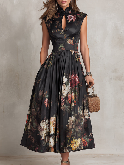 Vestito Midi in Raso Nero con Colletto a Chiave, Gonna Plissettata e Stampa Floreale
