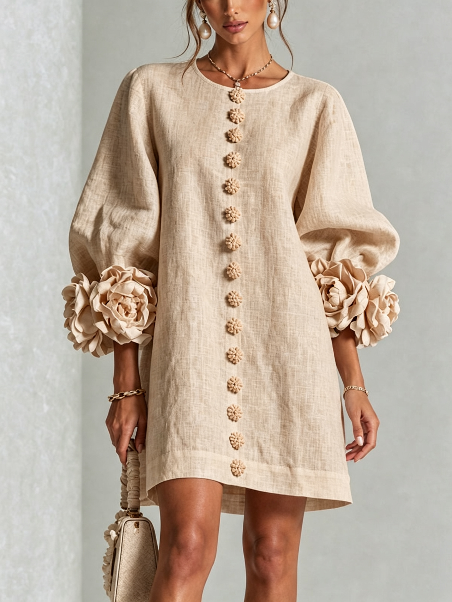 Abito Mini a Bottoni Floreali con Polsini a Rosette Vistose - Beige