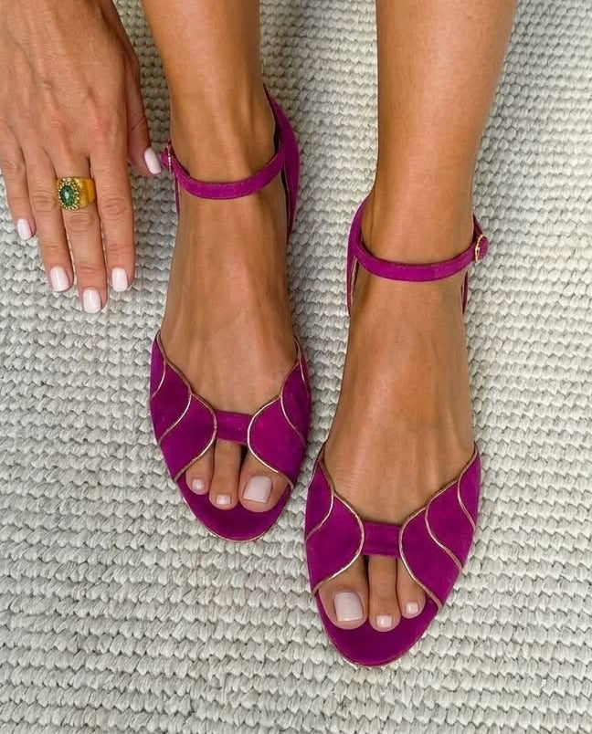 Ballerine in camoscio magenta con punta smerlata